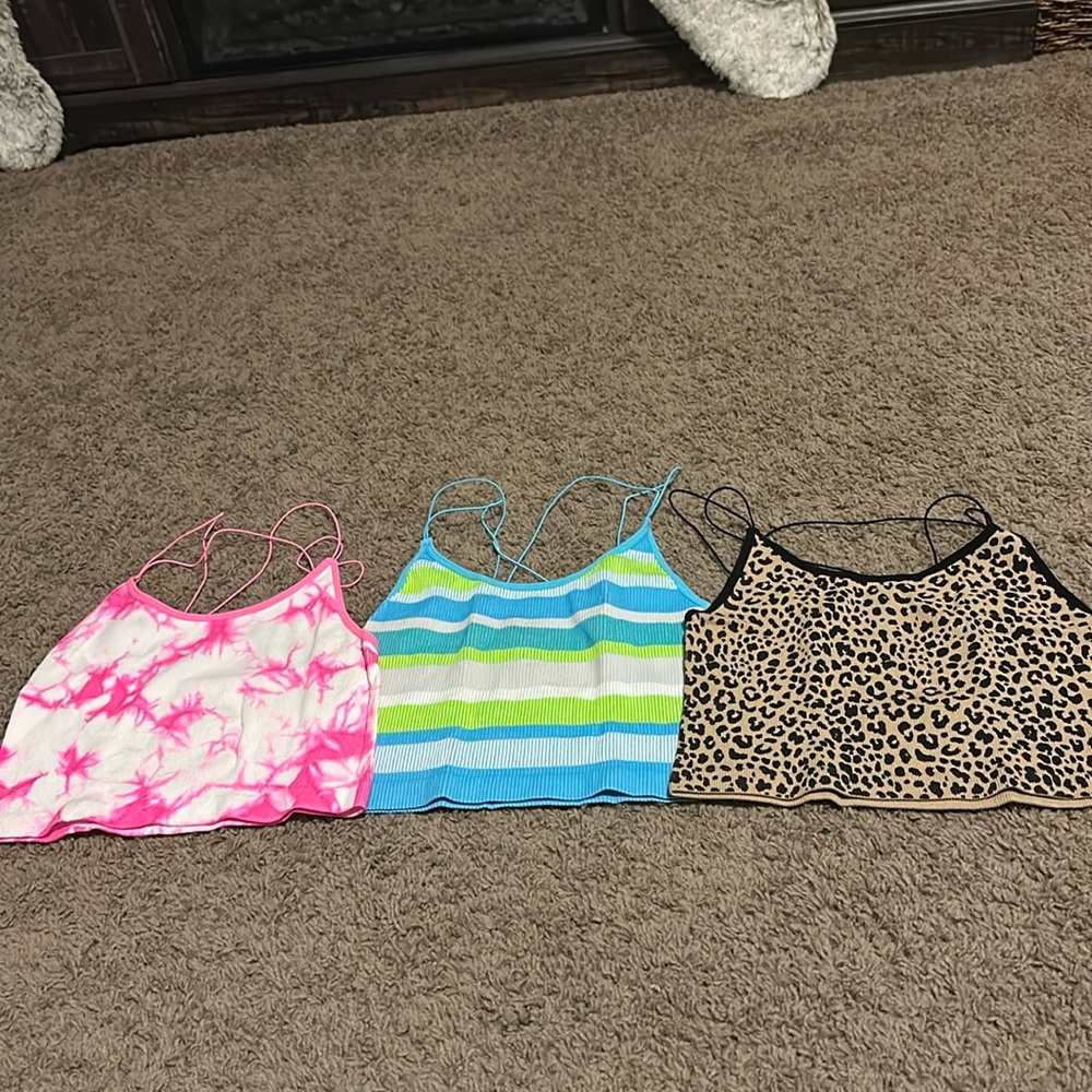 Pack of 3 crop top tanks size large